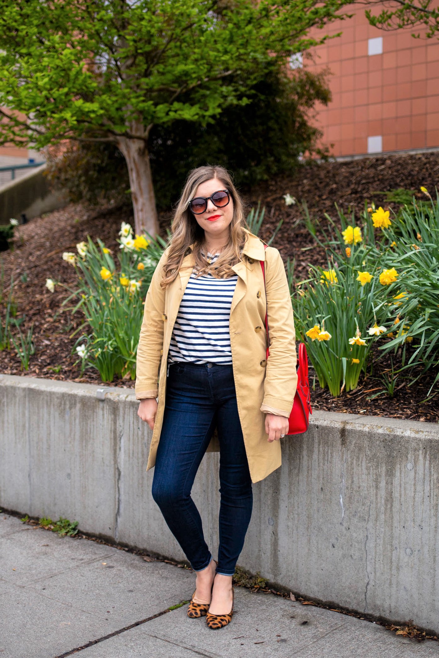 https://www.northwestblonde.com/wp-content/uploads/2019/04/wardrobe-staples-that-never-fail-j.crew-trench-j.jill-denim-leggings-Celine-luggage-tote-look-a-like-Seattle-stule-blog-Northwest-Blonde.jpg